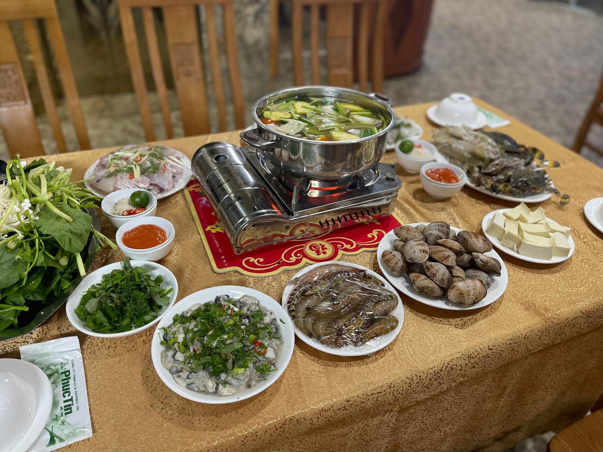Phuong Dong Hotel Dong Khe Sau Exteriér fotografie